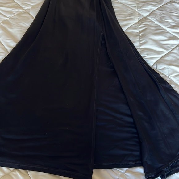 Vintage Black One-shoulder Low V-back Long Gown Stitched Rhinestone Brooch Siz 2 - Picture 12 of 13